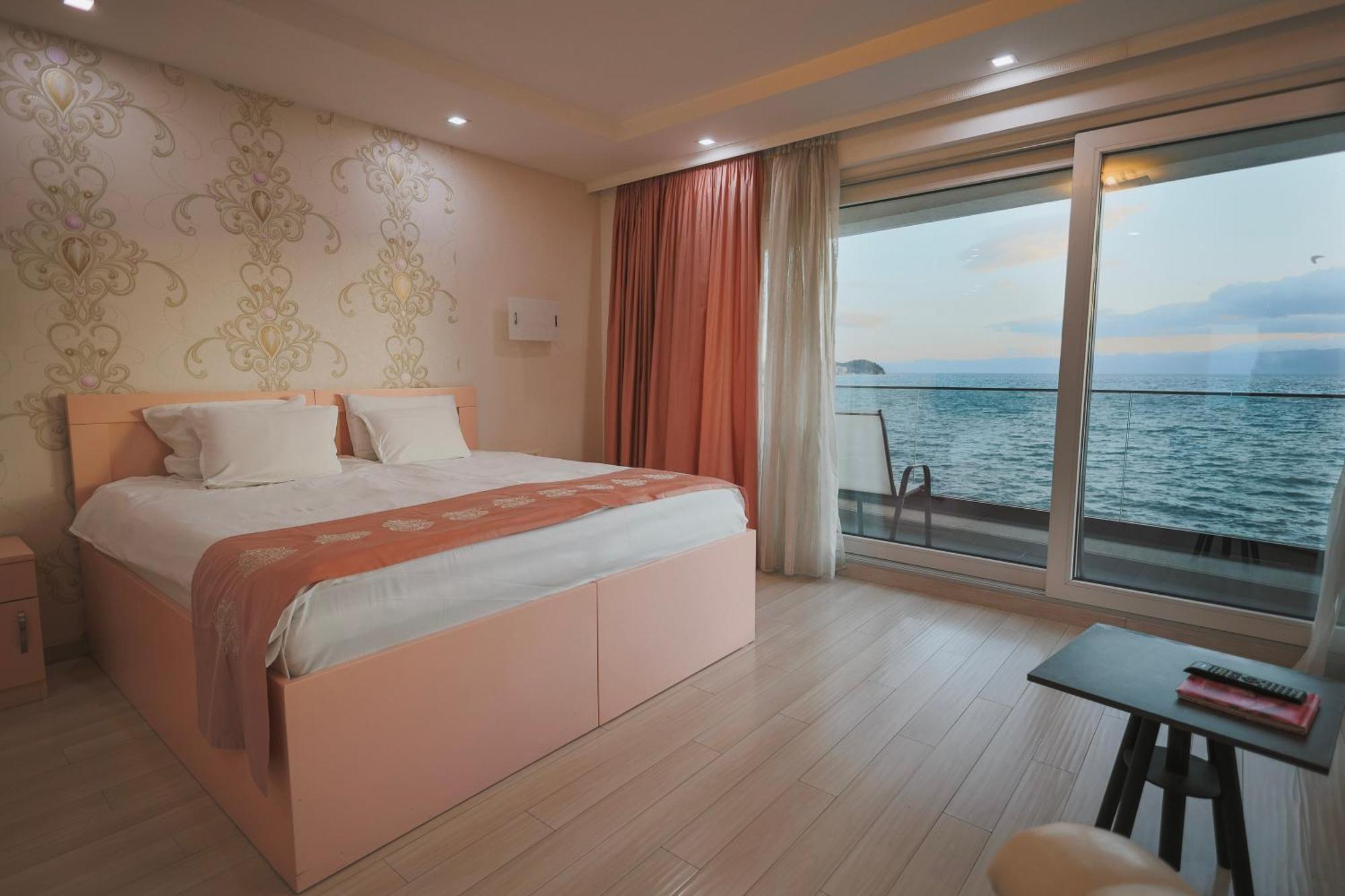 Mr.I Boutique Hotel & Bar โอครีด ภายนอก รูปภาพ