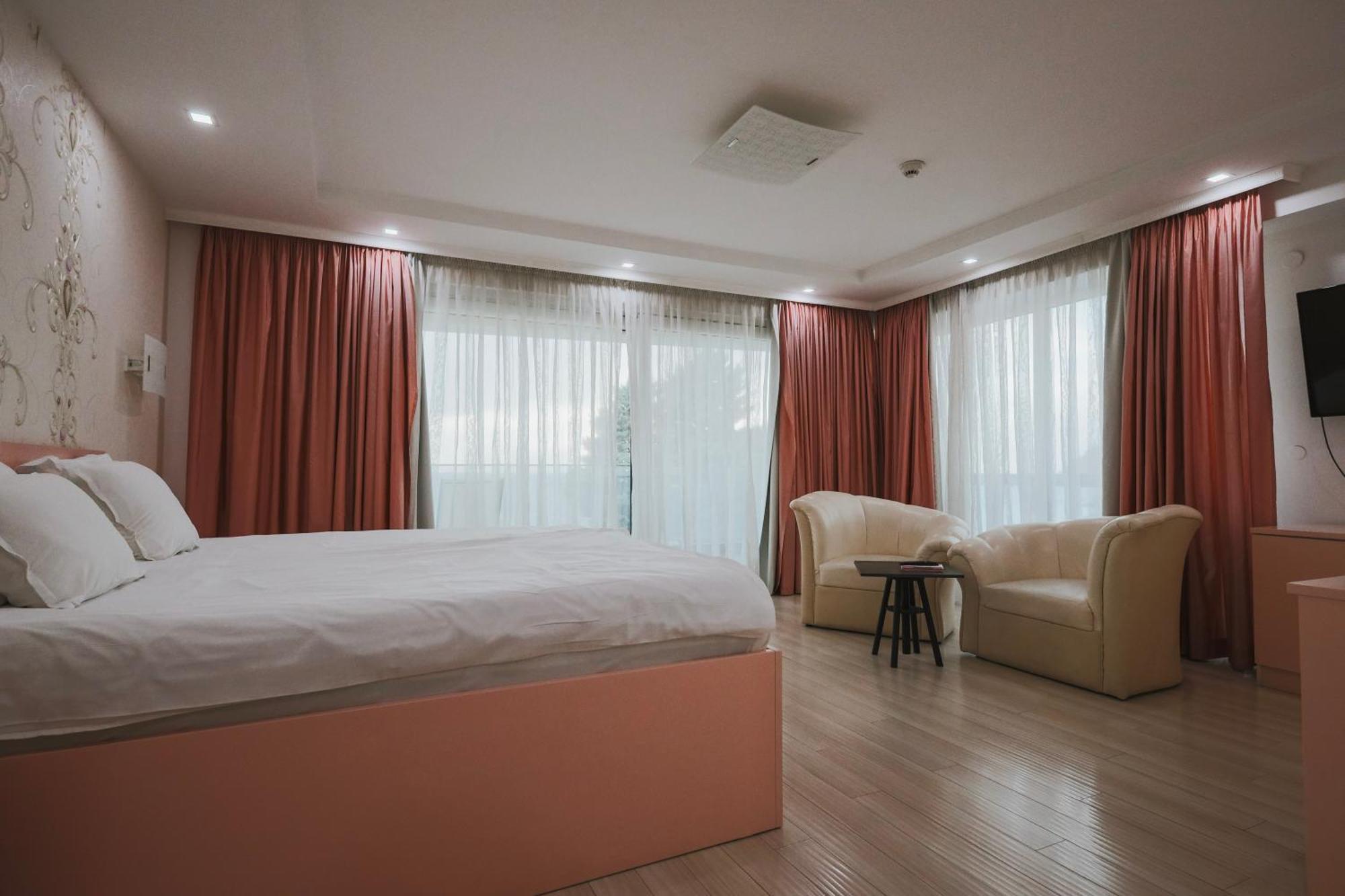 Mr.I Boutique Hotel & Bar โอครีด ภายนอก รูปภาพ
