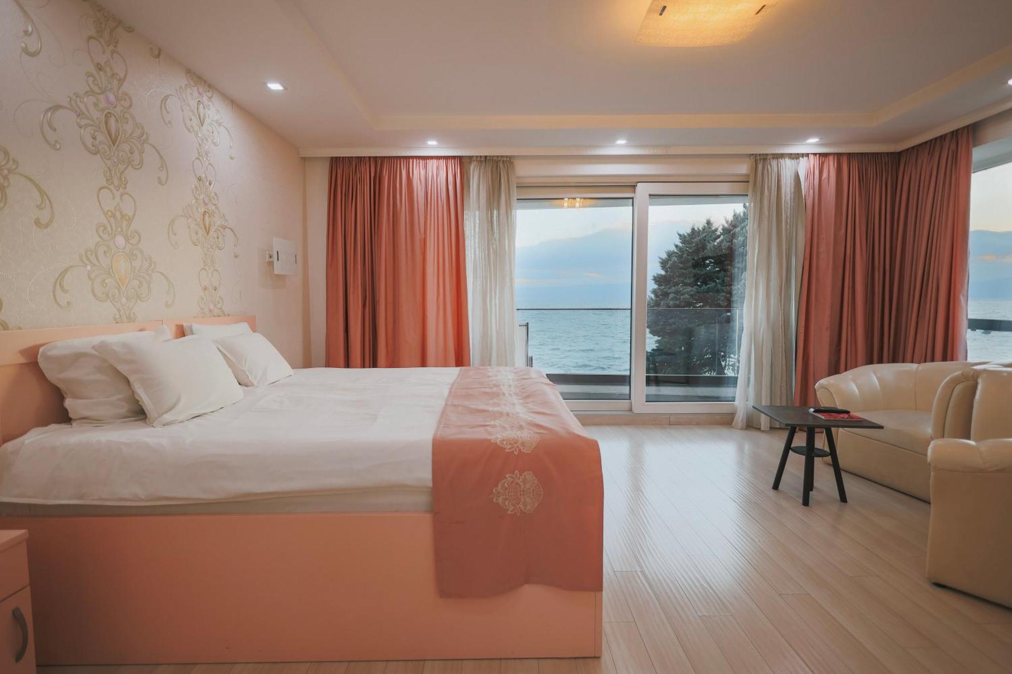 Mr.I Boutique Hotel & Bar โอครีด ภายนอก รูปภาพ